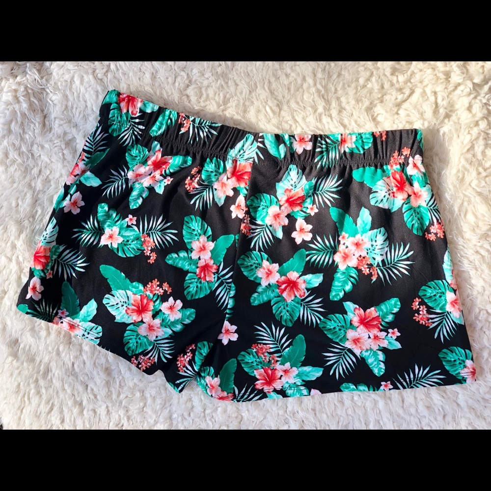 SOLD Black Tropical Tie Front Shorts - Picture 2 of 3